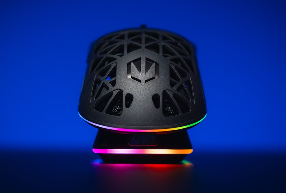 Maus Endorfy LIV Plus Wireless, PixArt PAW3395, 26000 DPI, i zi