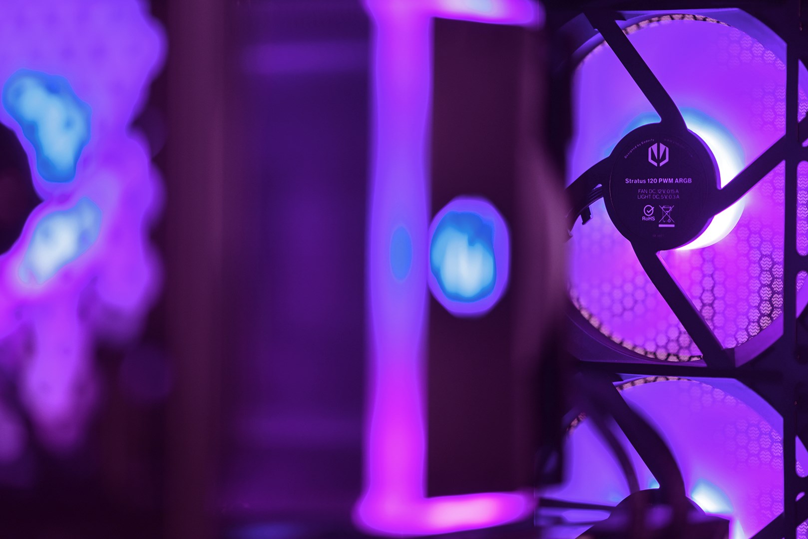 Kompjuter Actina, AMD Ryzen 7 5800X3D, 32GB RAM, 2TB SSD, i zi