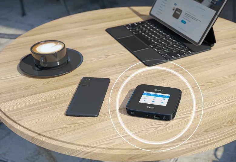 Ruter celular NETGEAR Nighthawk M7 Pro, 5G, WiFi 7, i zi