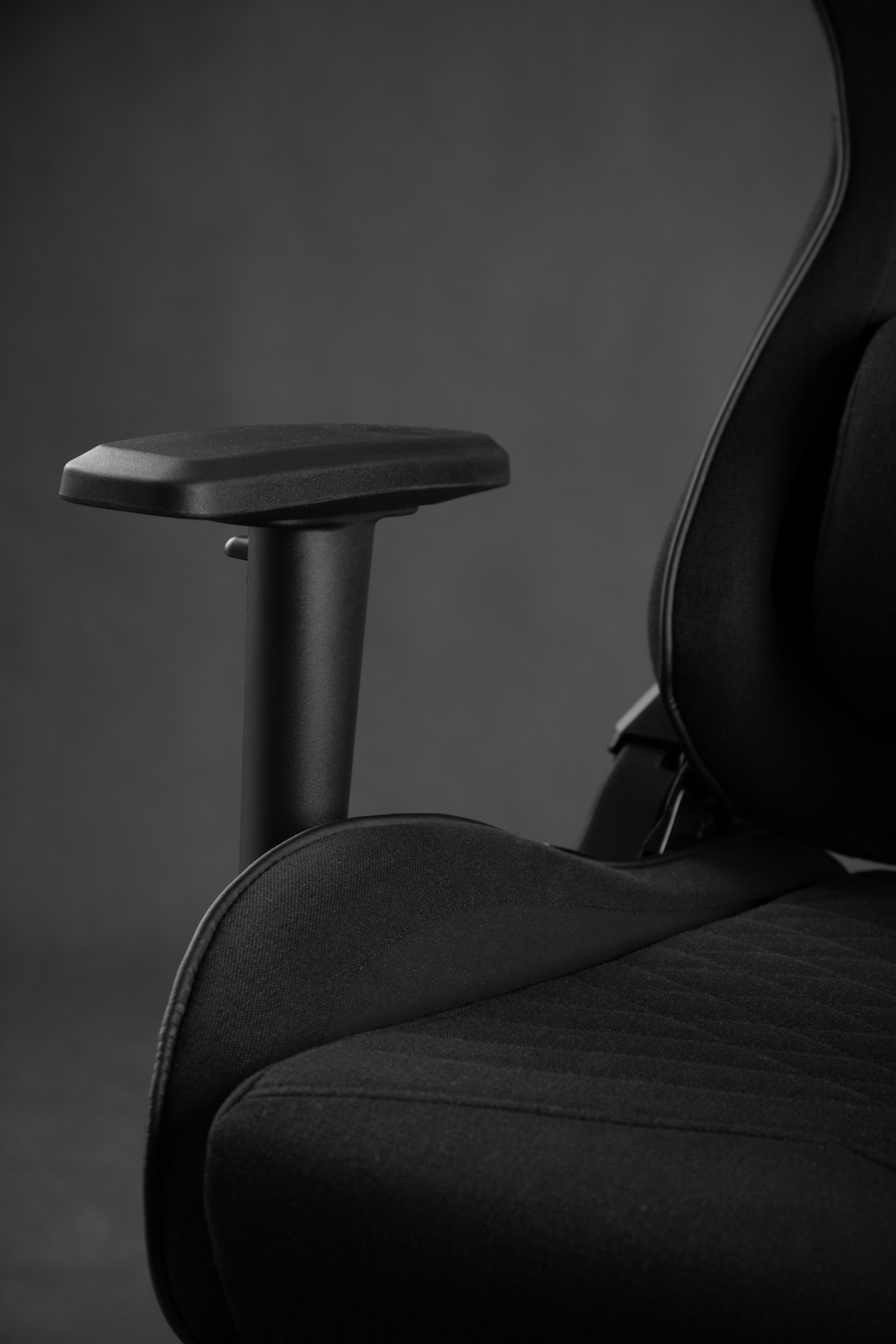 Karrige SENSE7 Spellcaster, e zezë