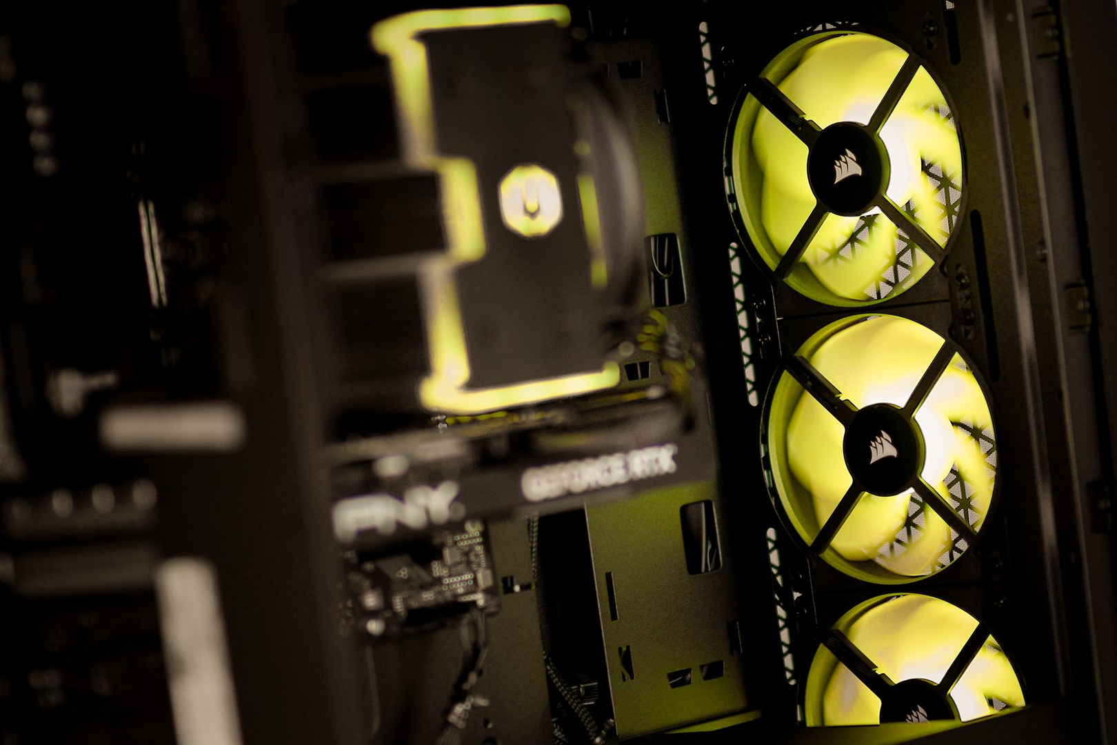 Kомпјутер Actina iCUE, Intel Core i5-13500, 32GB RAM, 2TB SSD, NVIDIA GeForce RTX 4070, црн