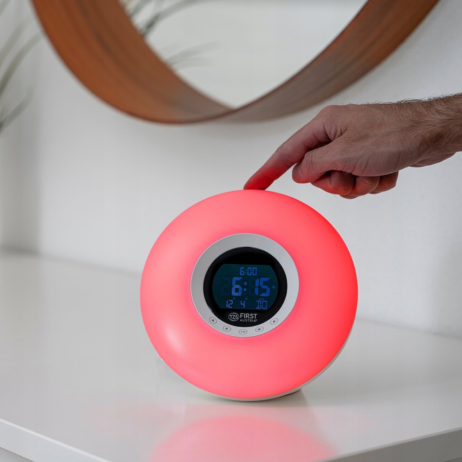 Сончев будилник Solar Alarm Clock, FM радио, LED светло за будење, бел