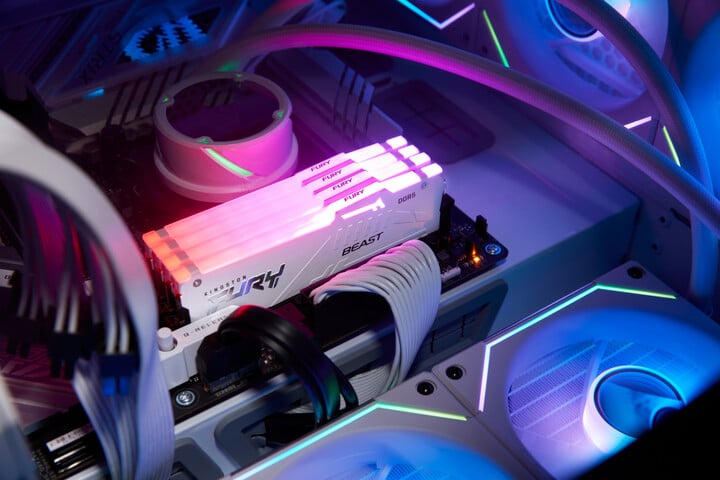 Оперативна меморија Kingston Fury Beast White RGB 16GB DDR5 6000 CL40	