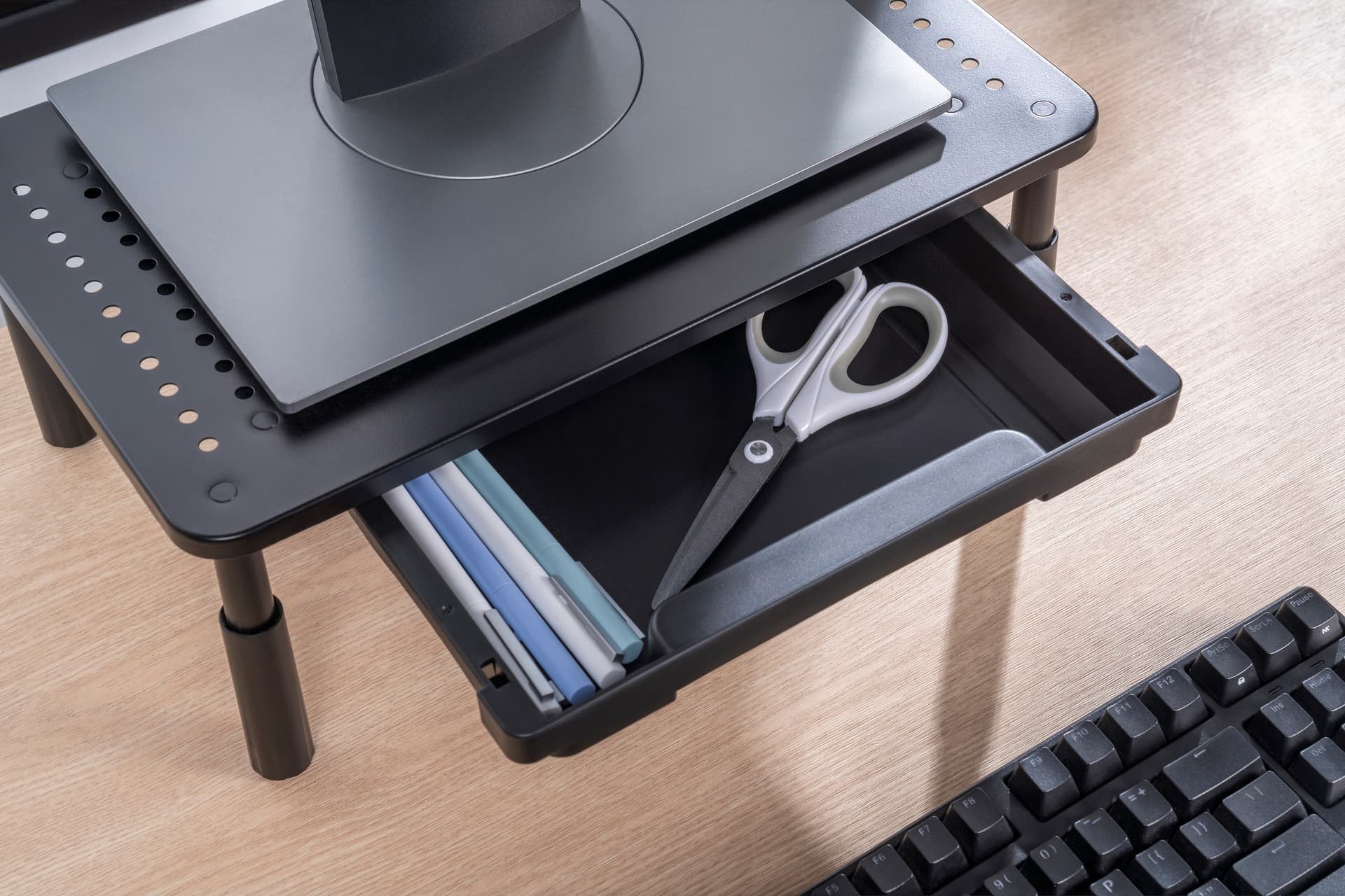 Stendë monitori Powerton WPEMS1, metal, me rregullim lartësie, e zezë