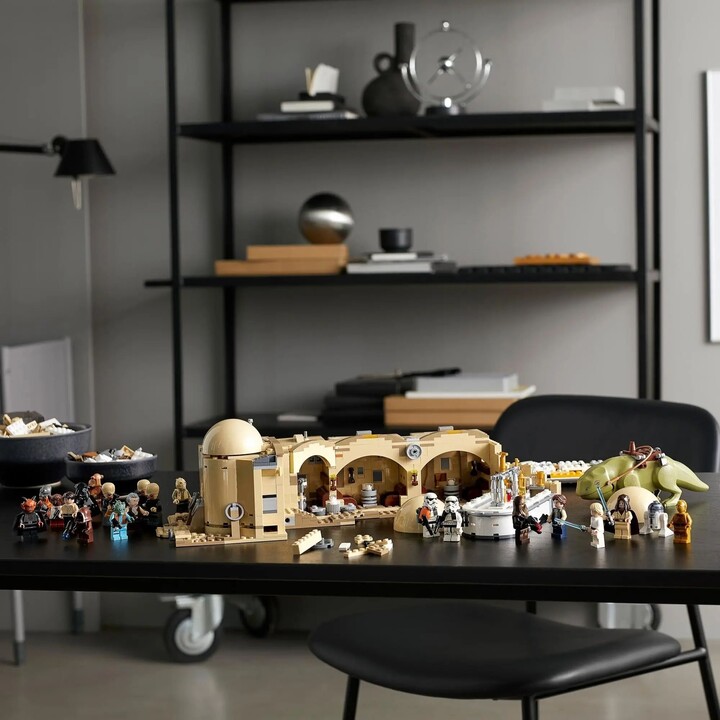 Set LEGO Star Wars™ 75290 Canteen Mos Eisley