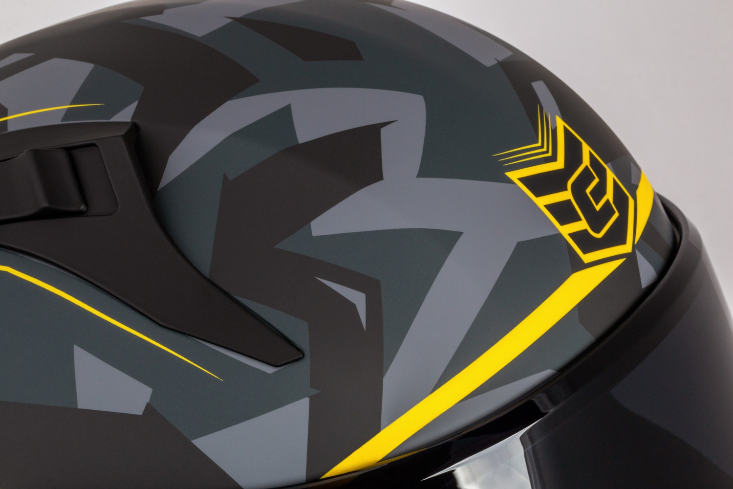 Кацига мото CASSIDA Aero ATCK, интегрална, поликарбонат, сива камуфлажа црна жолта неон