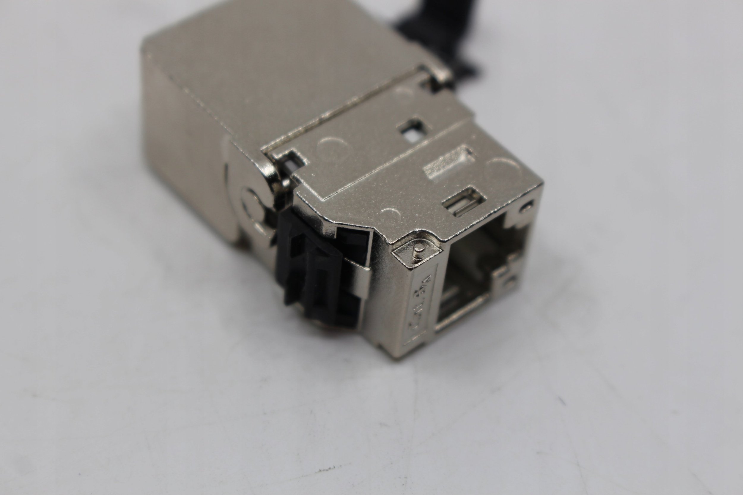 Modul keystone Metz Connect 130B21-E, RJ45 Cat.6a, strehim metalik, i argjendtë