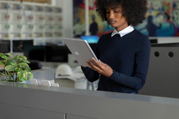 Tablet Microsoft Surface Go 2, 10.5", Intel Core m3, 4 GB, 64GB eMMC, UHD Graphics 615, i argjendtë