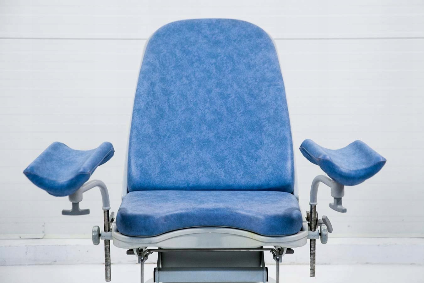 Рака за монтирање монитор DELTACO Office, 17-32\", бела