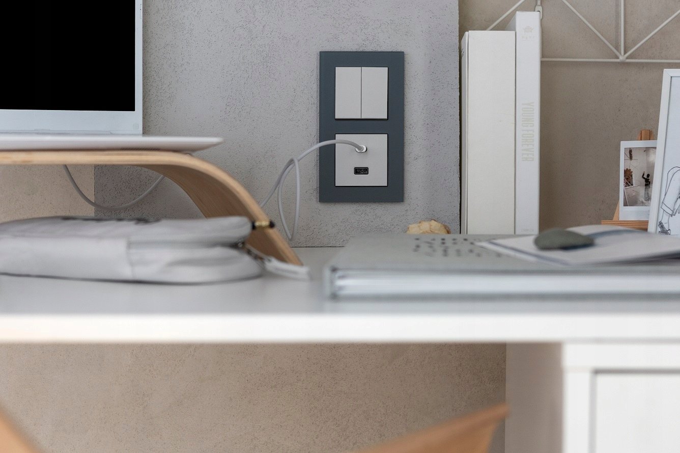 Prizë antene Simon 55 SAT SAT RTV, modul muri, e bardhë mat