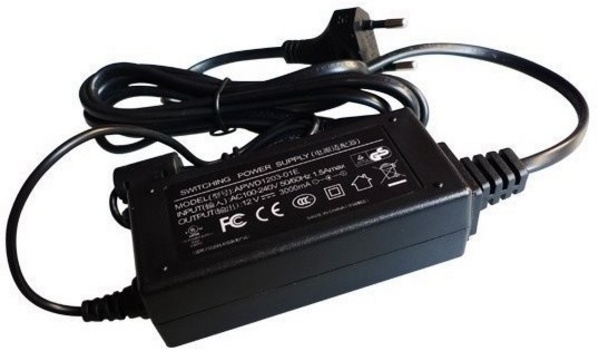 Përshtatës i rrymës 100-240 VAC / 50-60Hz, DC 12V / 2A, jack 5.5 / 2.1mm 