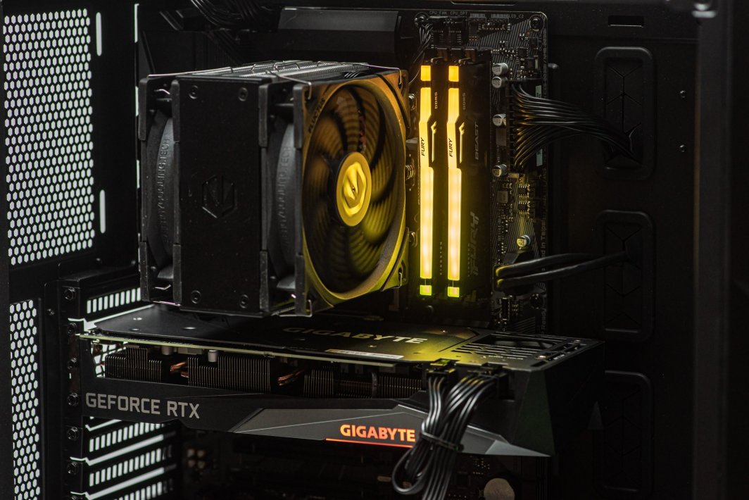 Kompjuter Game X G700, Core i5-11600K, 16 GB RAM, SSD 1 TB, HDD 1 TB, RTX 3080 Ti, Windows 11 Home, i zi