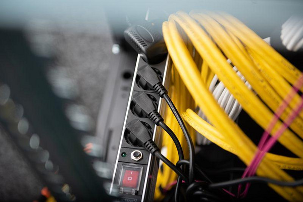 Shirit energjie rack Digitus DN-95403, 7x Schuko, 19", kabllo 2m