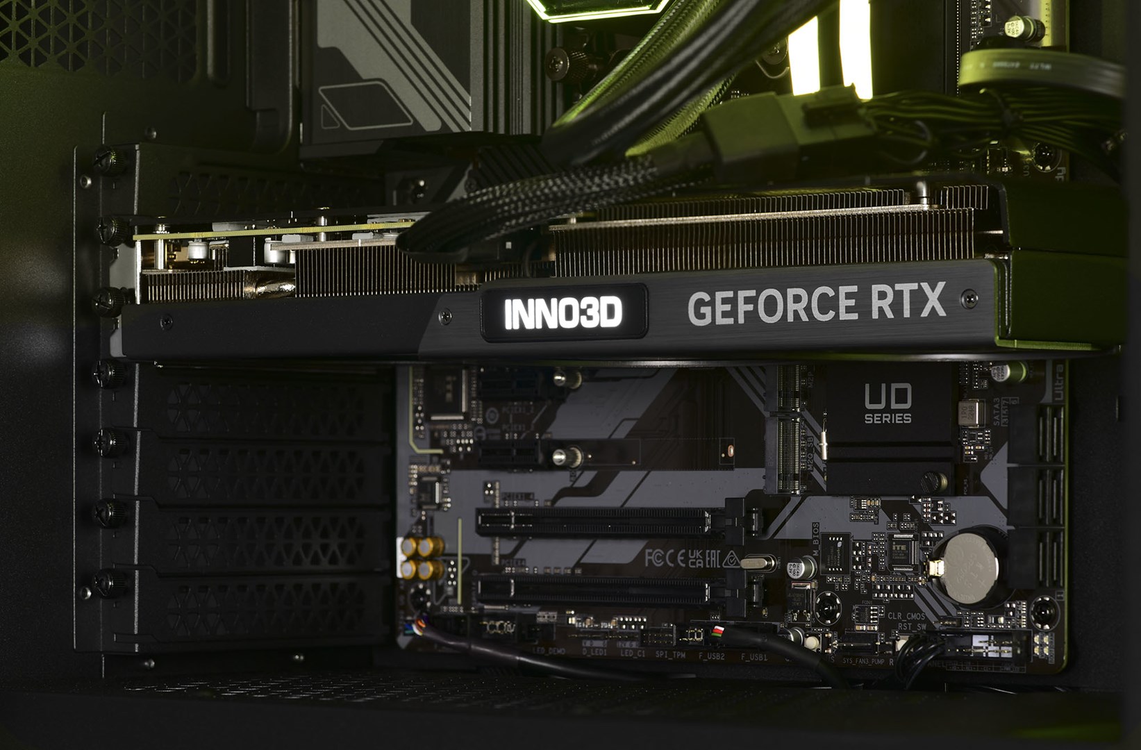 Kompjuter Actina, AMD Ryzen 7 7800X3D, 2TB SSD, AMD Radeon RX 7800 XT, i zi