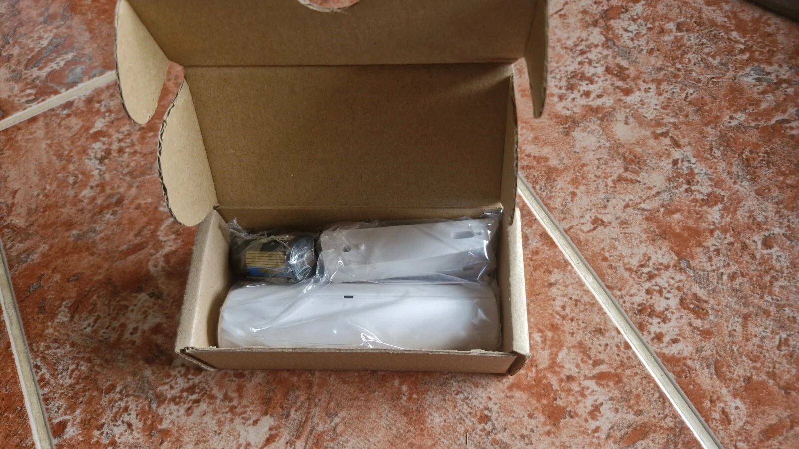 Senzor alarmi pa tela RSI Videofied IDC200, për derë dhe dritare, i bardhë