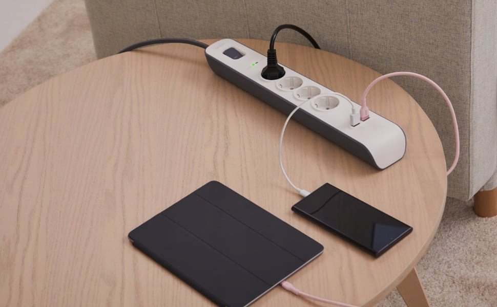 Продолжен приклучок Belkin Surge Protection, 4 излези, USB, кабел 2m, бела