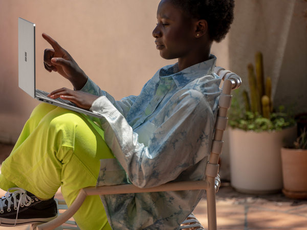 Laptop Microsoft Surface GO, 12.4", 8GB RAM, 256GB SSD, Core i5, Intel® UHD Graphics, i hirtë