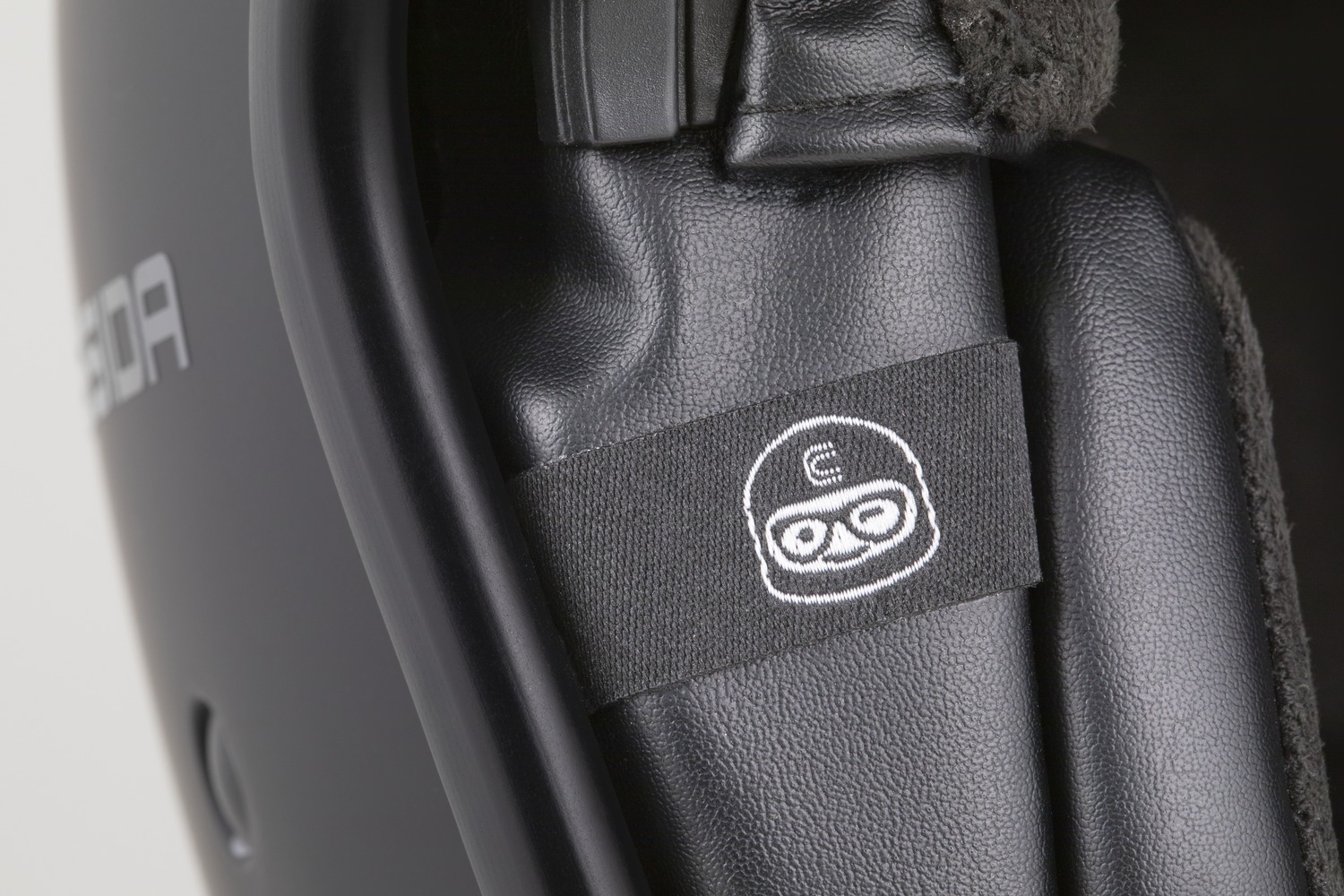 Helmetë moto CASSIDA Oxygen 2.0 Gear, diellore, ECE 22.06, verdhë e zezë