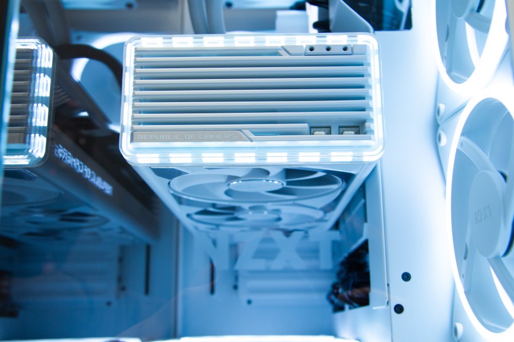 Kompjuter HAL3000 Czech Championship 2024, AMD Ryzen 9 7950X3D, 64GB DDR5, 4TB SSD, RTX 4090, i bardhë