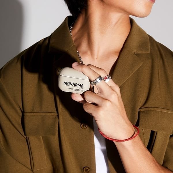 Mbulesë kufjesh Skinarma Spunk Siamese Cat, për AirPods Pro 2, me rrip dore, shumëngjyrëshe