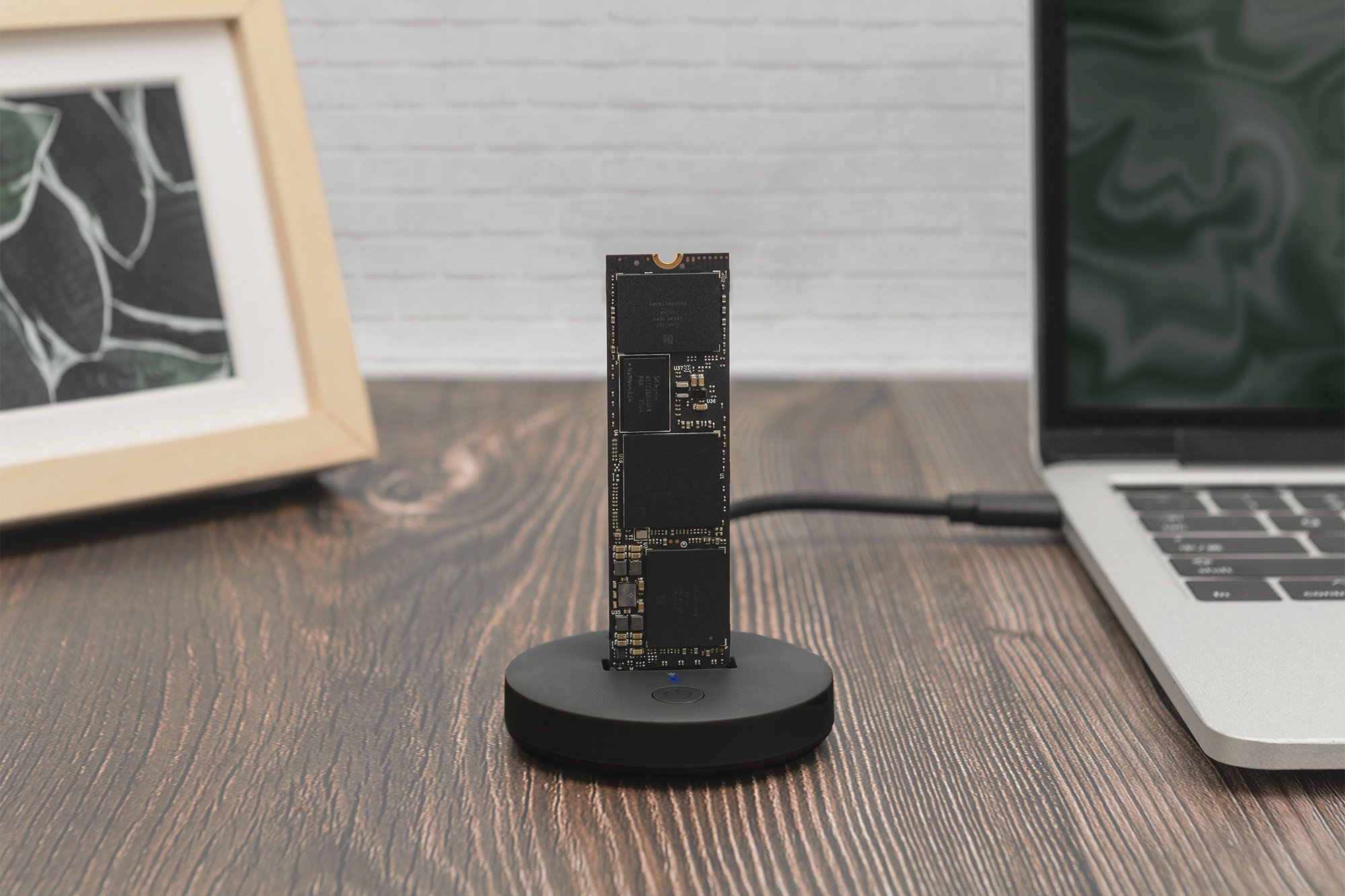 Докинг станица Дигитус за SSD M.2 NVMe SATA, USB C 3.2 Gen2 10Gbps, до 4TB, црна