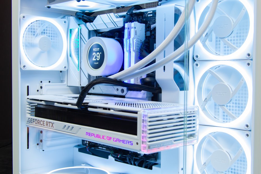 Kompjuter HAL3000 Czech Championship 2024, AMD Ryzen 9 7950X3D, 64GB DDR5, 4TB SSD, RTX 4090, i bardhë