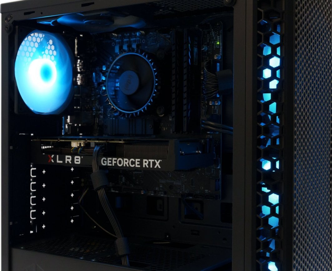 Компјутер за гејминг X G500, Ryzen 7 9700X, 64GB RAM, Radeon RX 9060 XT