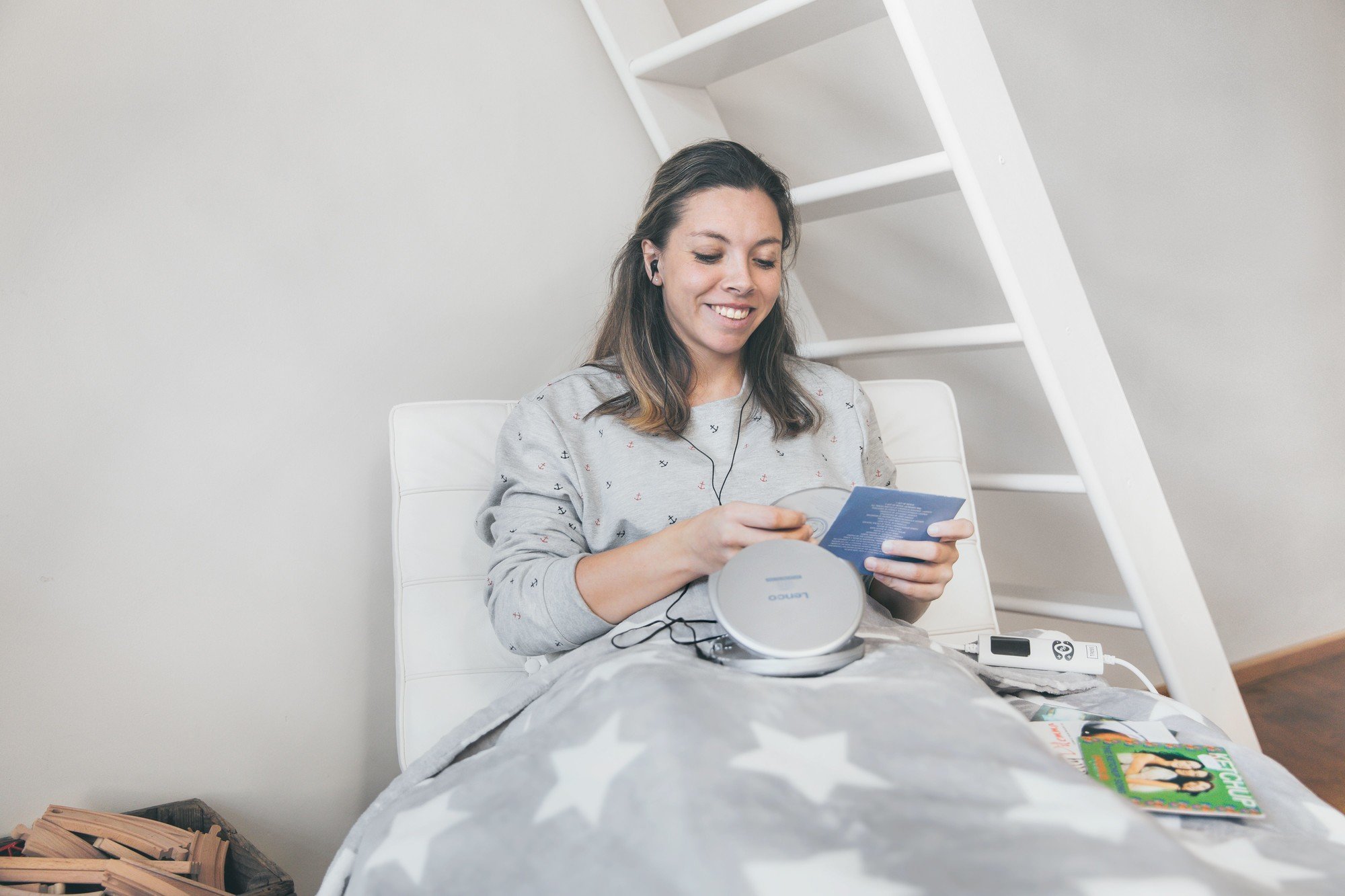 Пренослив CD плеер Lenco CD-201, MP3, LCD екран, сребрен