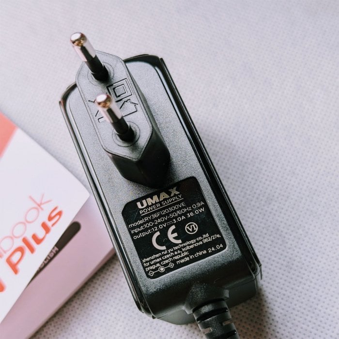 Адаптер за напојување УМАКС Вижнбук, 12V 3A 36W, конектор 3.5 x 1.35 mm, црн