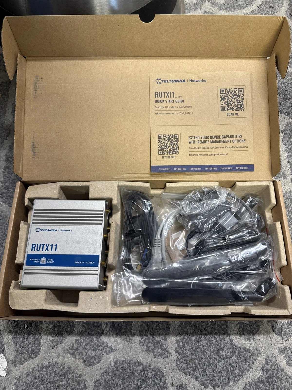 Ruter industrial Teltonika RUTX11, 4G LTE Dual SIM, Wi-Fi 300 Mbps, i bardhë