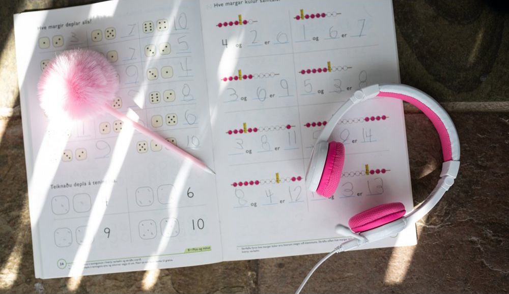 Kufje për fëmijë BuddyPhones School+, rozë