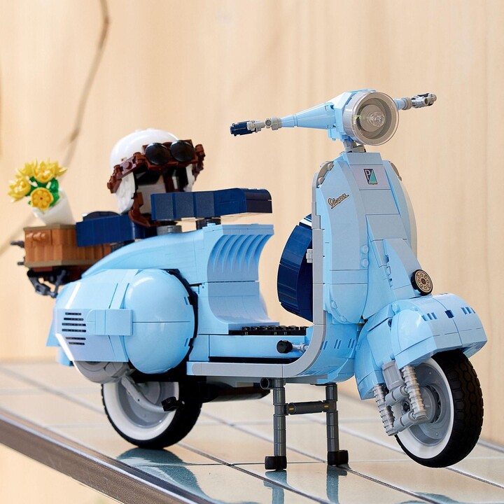 Set LEGO Creator Expert 10298 Vespa 125, 1103 pjesë