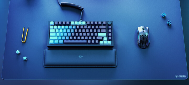 Glorious AurаЗаменливи копчиња за тастатура GPBT, 114 клучеви, Celestial Ice, САД