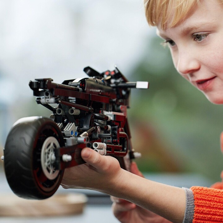 Set LEGO® Technic 42155 THE BATMAN - BATCYCLE™, 641 pjesë