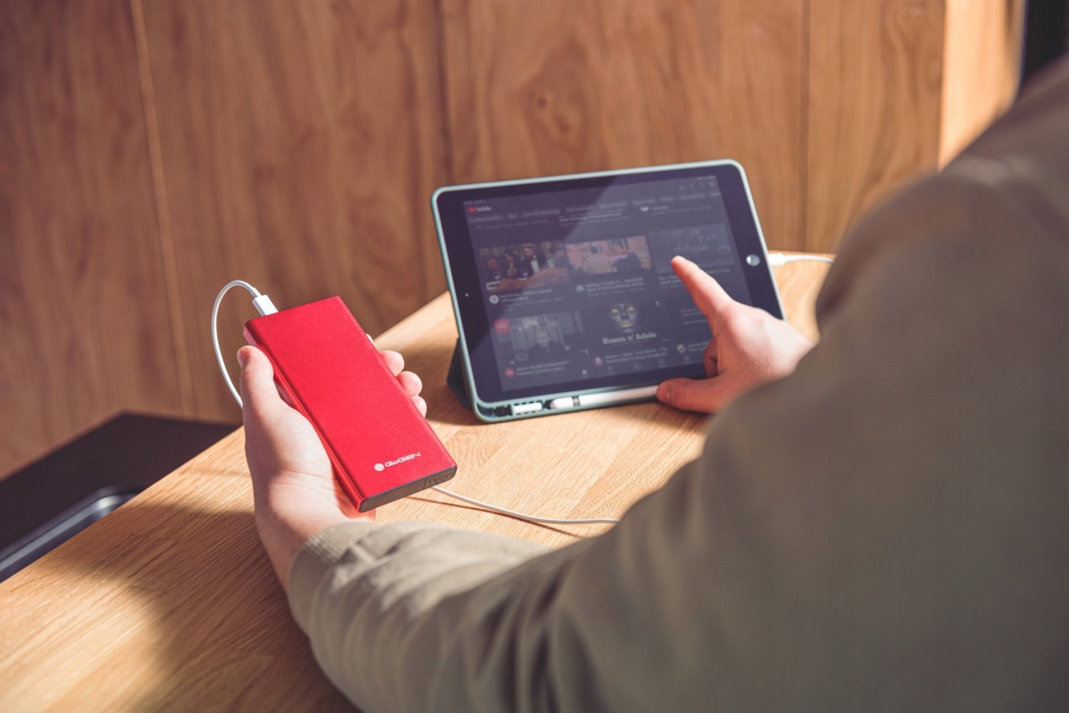 Powerbank GoGEN PB100008R, 10 000 mAh, 3 porta, e kuqe