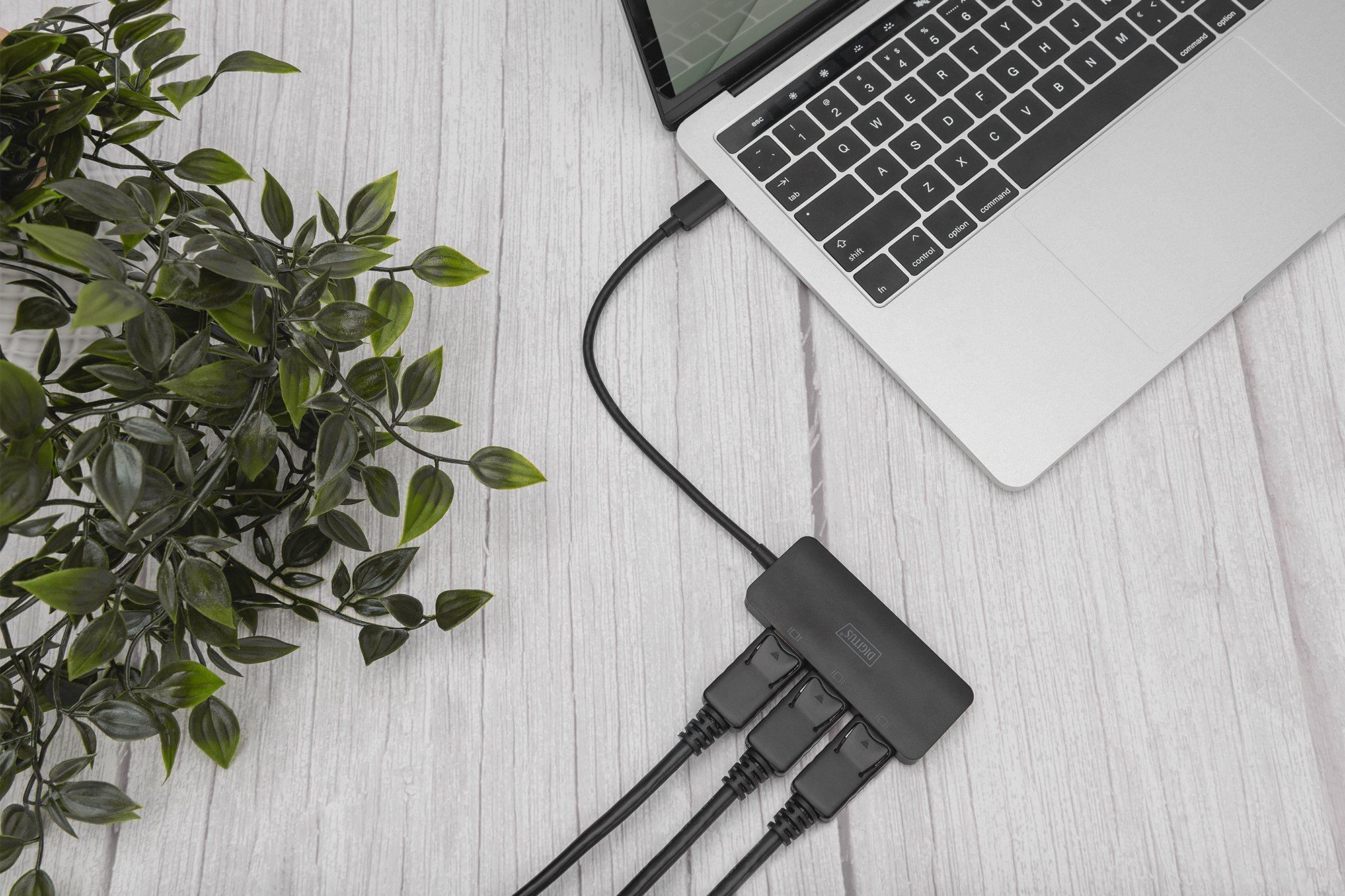 HUB USB Digitus USB C, 3x DisplayPort, 4K, i zi