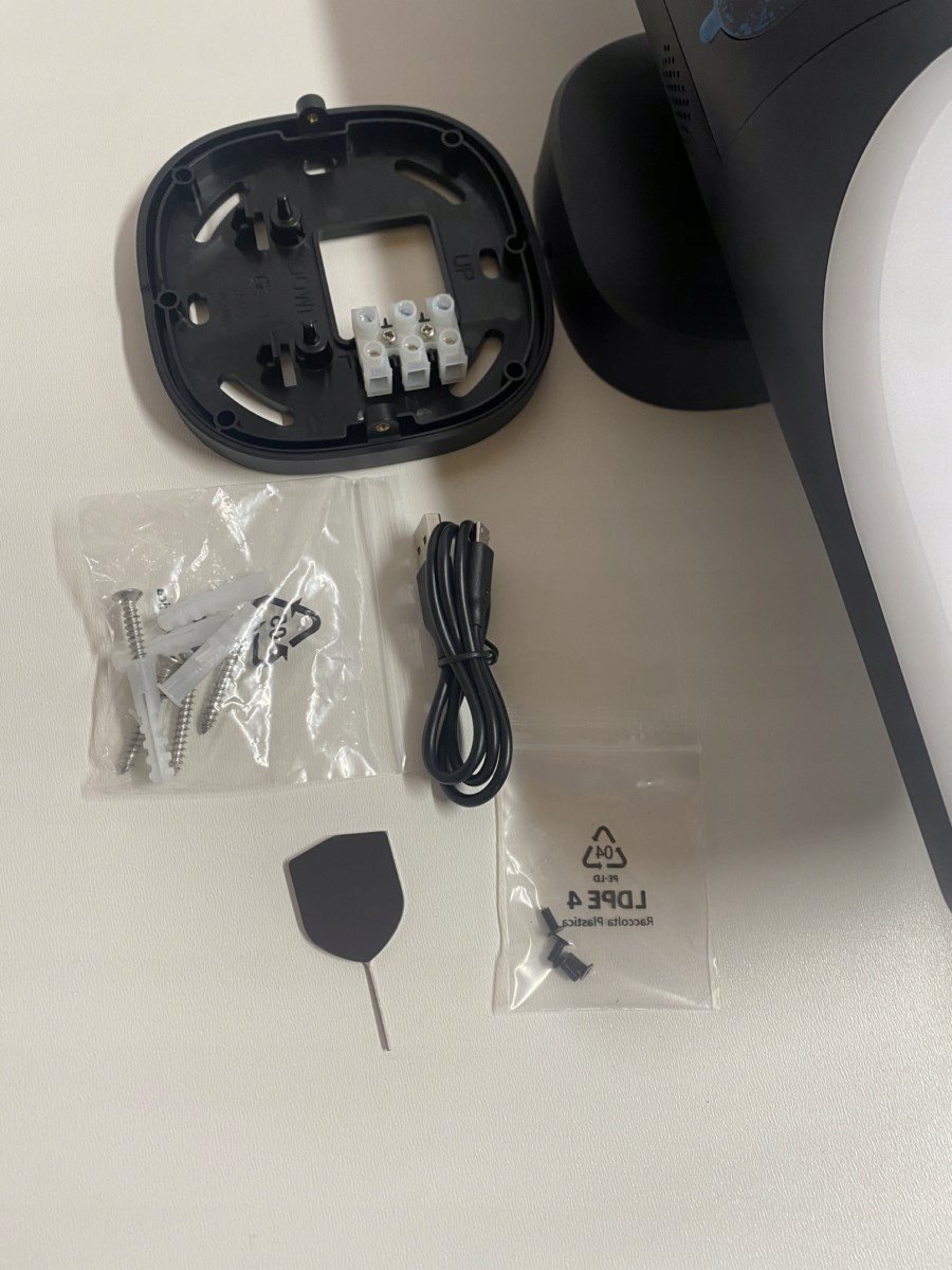 Kamerë sigurie murale Eufy Wired Wall Light Cam S100, 2K HD, me dritë inteligjente, e zezë