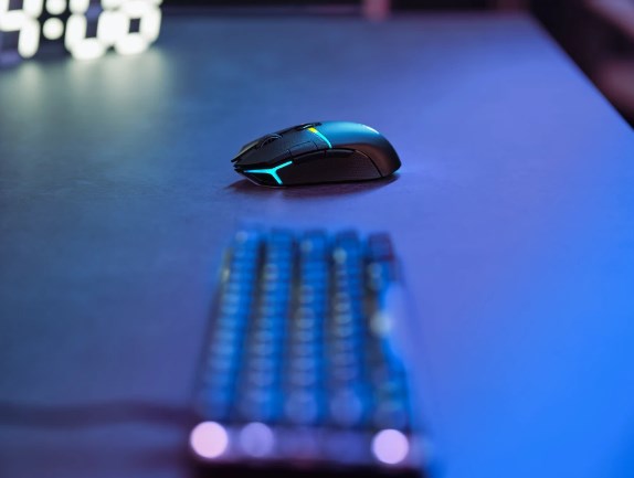 Maus lojërash Corsair CH-931B011-EU, 26000 DPI, Wireless + Bluetooth, i zi
