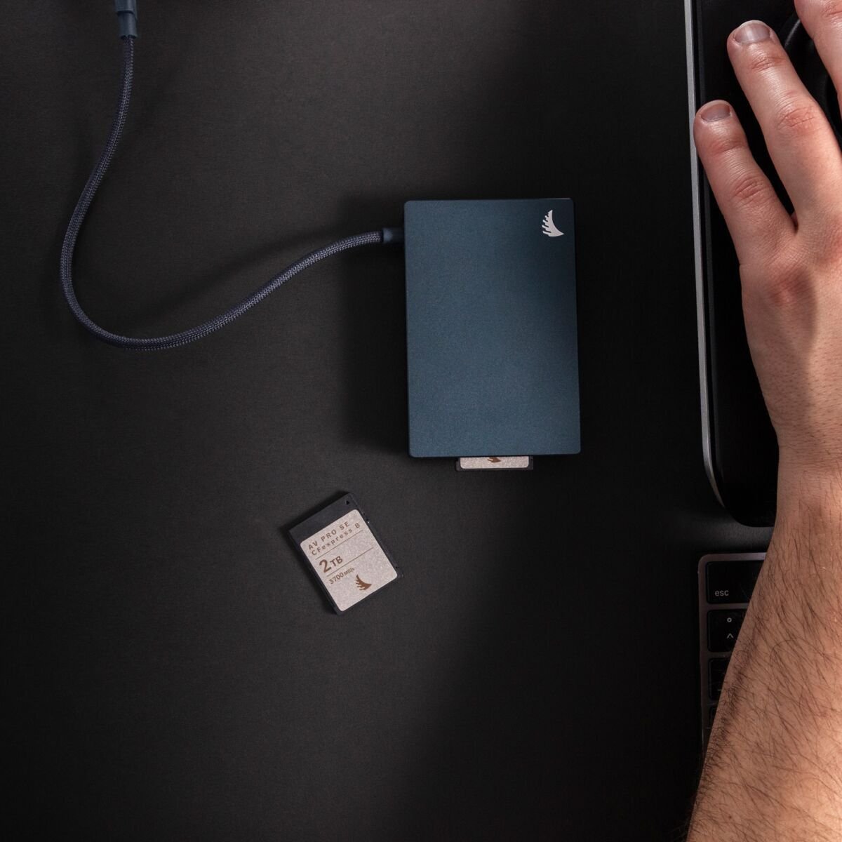 Lexues kartash Angelbird Performance, CFexpress Type B, USB C 40 Gb/s, i zi