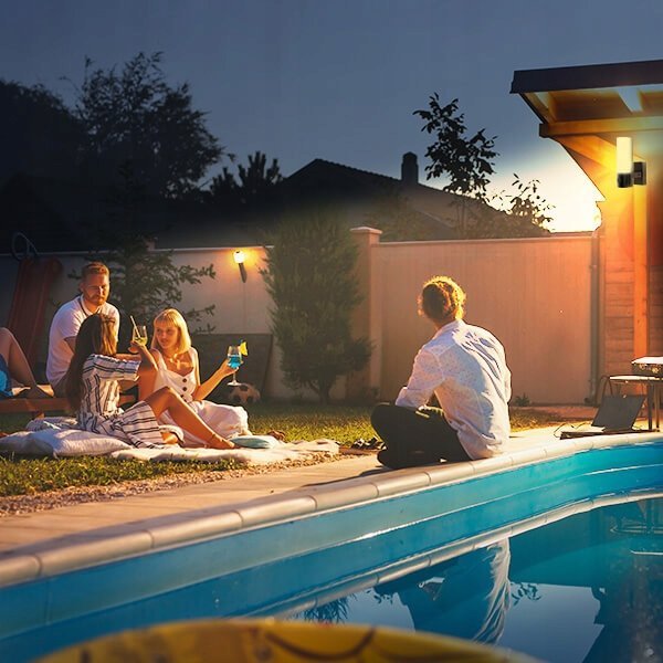 Kamerë sigurie Ezviz EL3, me dritë muri inteligjente, IP65, e zezë