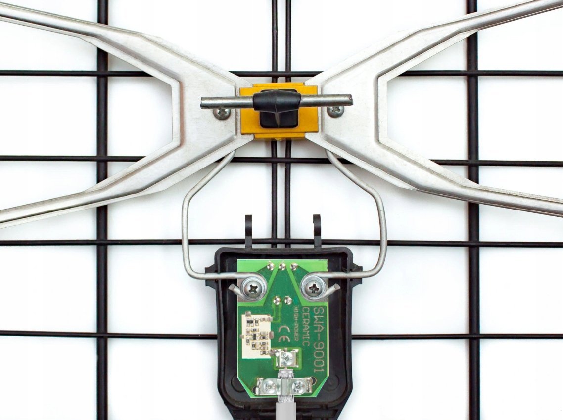 Përforcues antene TV Montis SWA-9001C MT035, DVB-T, version polak