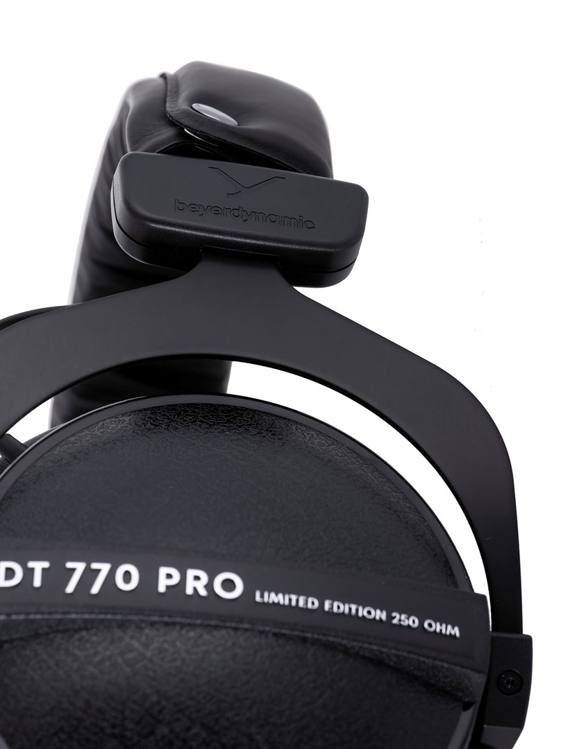 Слушалки Beyerdynamic DT 770 PRO 250 OHM, со кабел