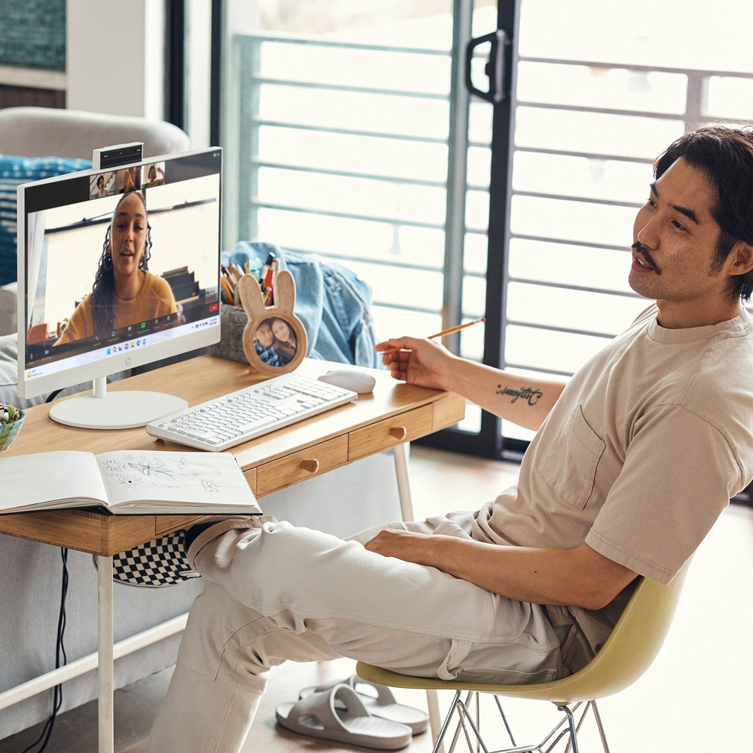 Kompjuter All-in-One HP 24-cr0011nw, i5-1335U, 23.8", 512GB SSD, i zi