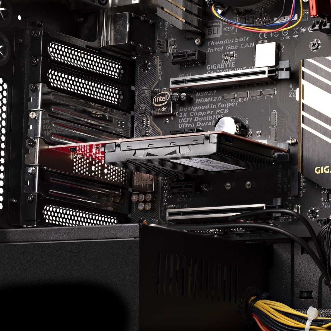 Kartelë adapteri StarTech.com U.3 në PCIe, PCIe 4.0 x4, për SSD 2.5" U.3 NVMe, e zezë