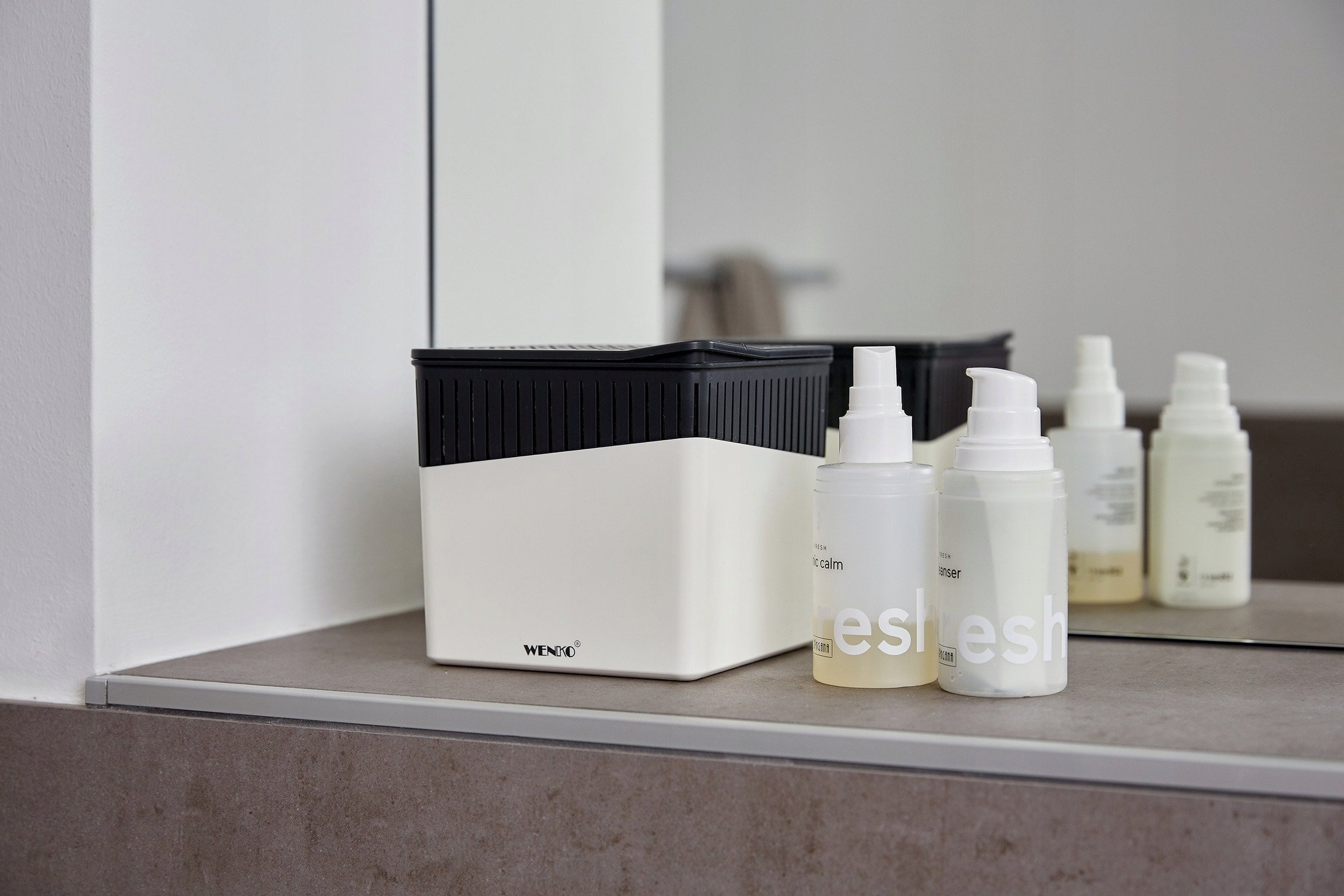 Деумидификатор Wenko Dehumidifier Cube, 1000g, бел