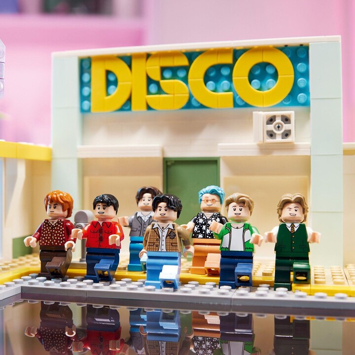 Set LEGO® Ideas 21339 BTS Dynamite