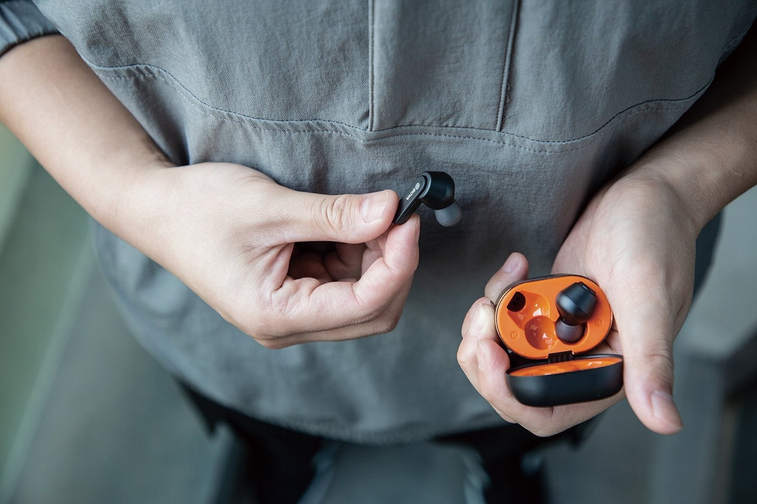 Kufje wireless Boya BY-AP4, Bluetooth 5.0, me kuti karikimi, të zeza