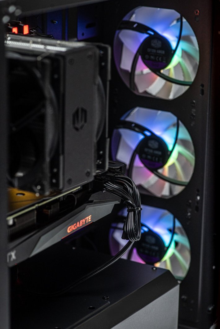 Kompjuter Game X G700, Core i5-11600K, 16 GB RAM, SSD 1 TB, HDD 1 TB, RTX 3080 Ti, Windows 11 Home, i zi