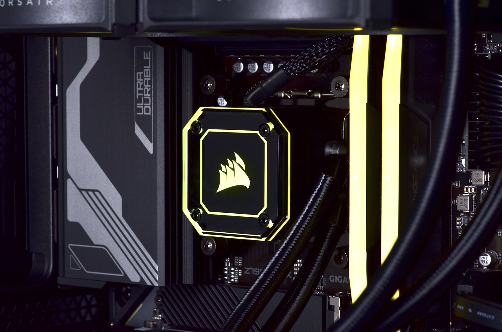 Kompjuter Actina iCUE AMD Ryzen 7 7800X3D, 32GB DDR5, 2TB SSD, RX 7900 XT, i zi