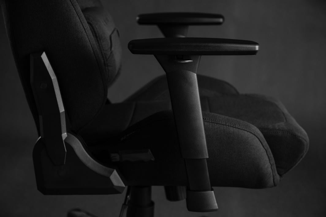 Karrige SENSE7 Sentinel, me pëlhurë, e zezë